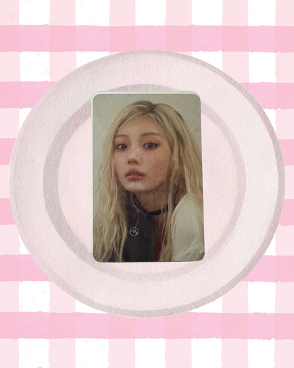 Official ILLIT Photocard Mamihlapinatapai [Apple Music POB]