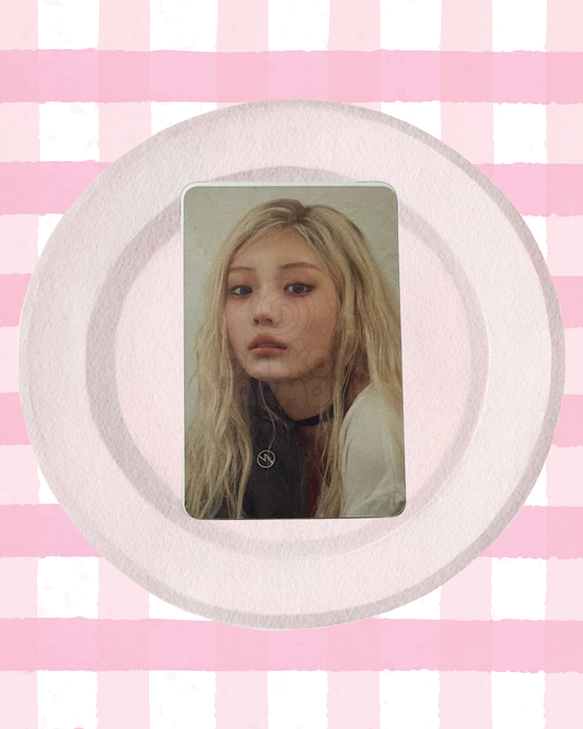 Official ILLIT Photocard Mamihlapinatapai [Apple Music POB]